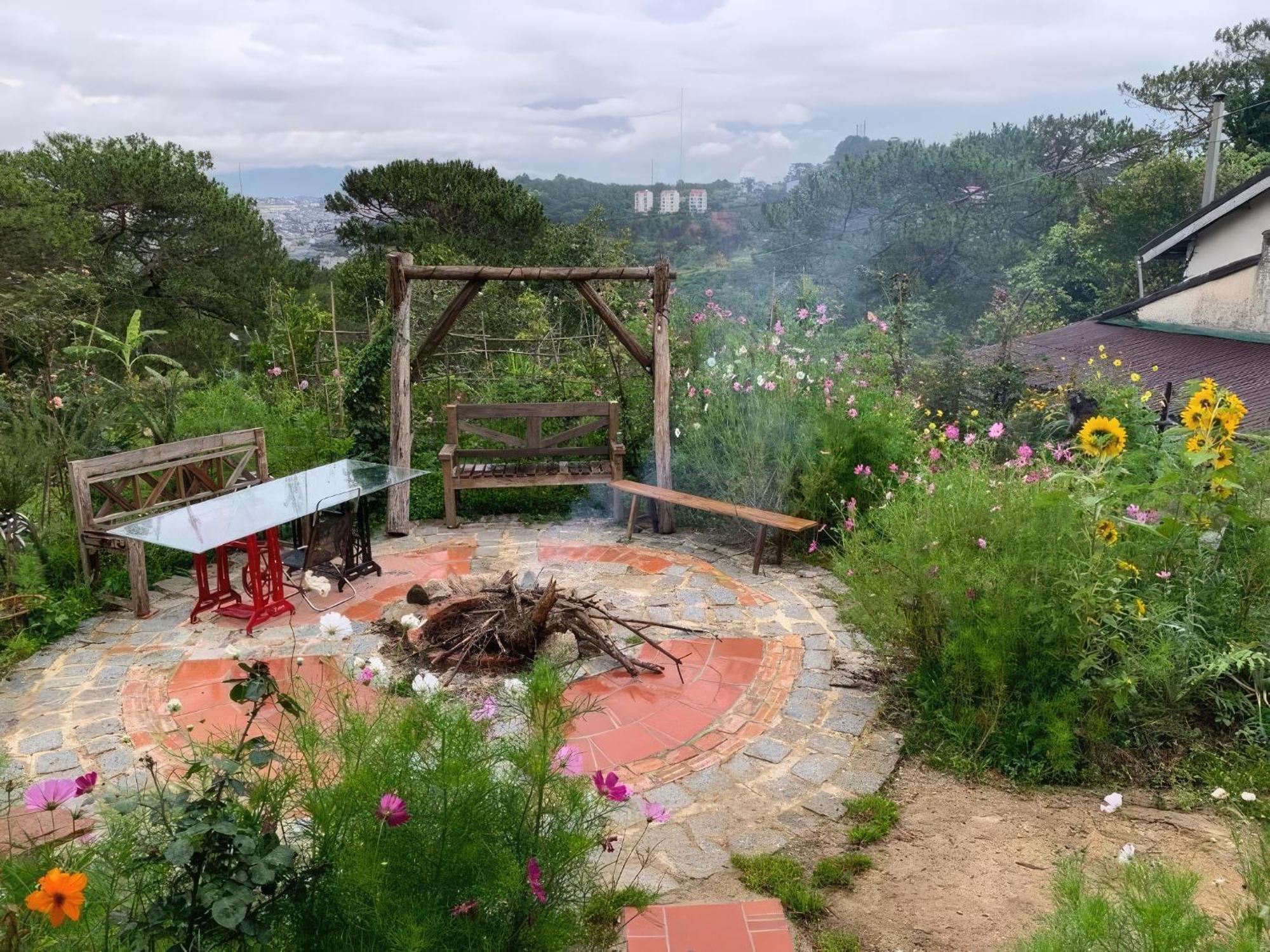 Romantic House On A Pine Hill Dalat Exterior photo