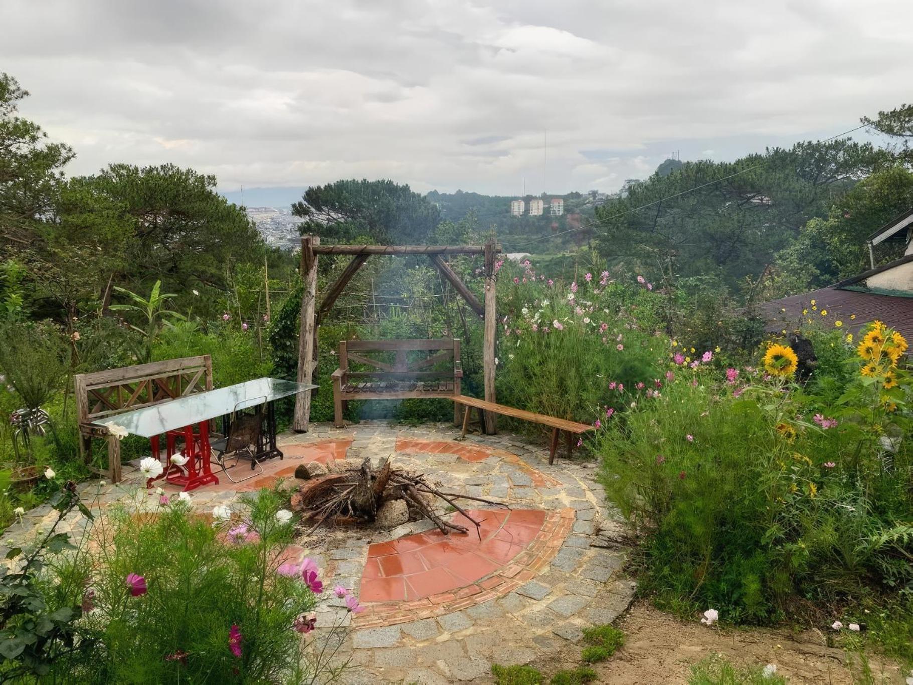 Romantic House On A Pine Hill Dalat Exterior photo